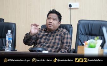 Koordinator Divisi Pencegahan, Parmas dan Humas Bawaslu Kota Batam, Zainal Abidin, menyampaikan alur pelaksanaan Pendidikan Pengawas Partisipatif (P2P) Tahun 2026 dalam rapat daring bersama peserta yang telah dinyatakan lulus, Senin (18/5/2026).