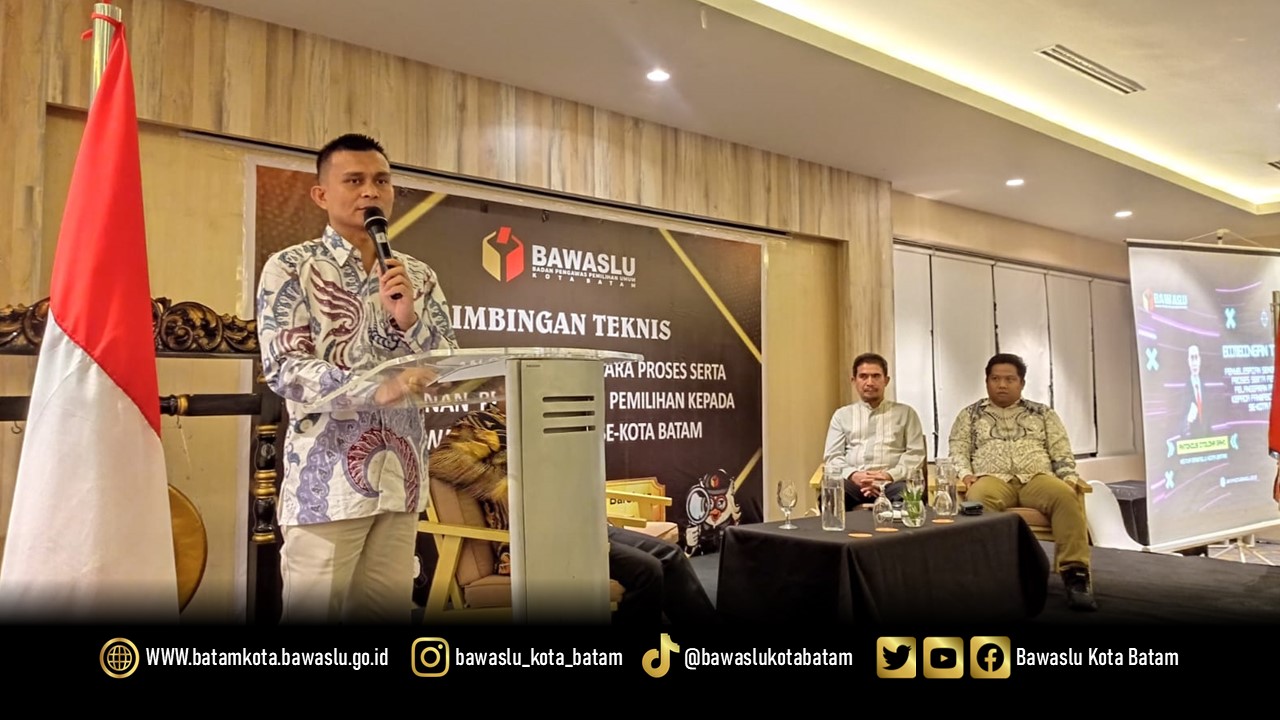 Ketua Bawaslu Kota Batam, Antonius Itoloha Gaho saat memberikan sambutan dan arahan kepada Panwaslu Kecamatan dan PKD Se-Kota Batam