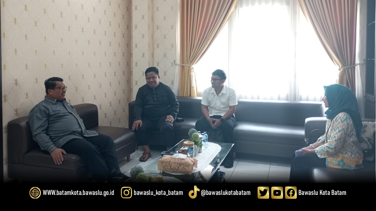 Anggo Bawaslu Kota Batam, Zainal Abidin berkoordinasi dengan kepala Kemenag Kota Batam