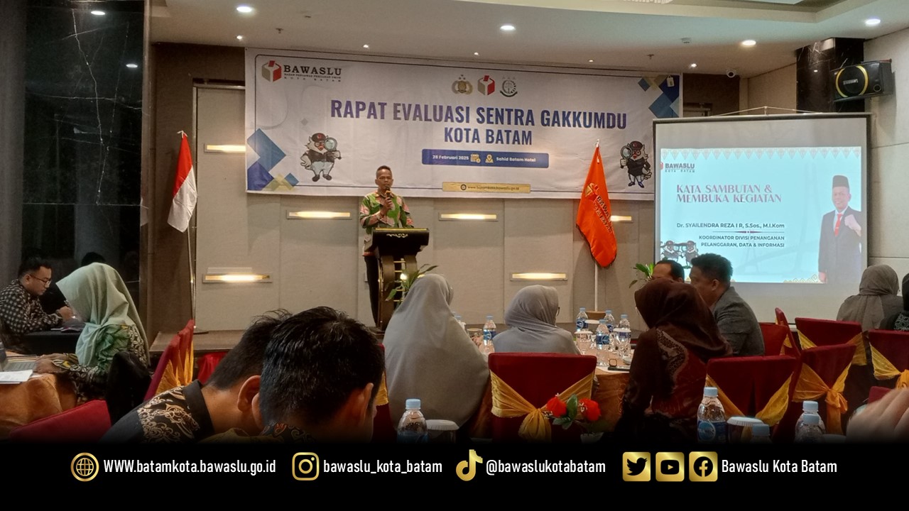 Anggota Bawaslu Kota Batam Syailendra Reza saat membuka Kegiatan Evaluasi Sentra Gakkumdu Kota Batam