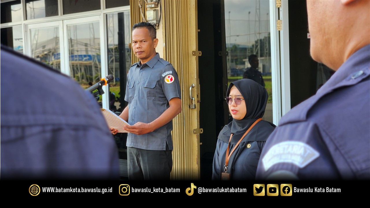 Anggota Bawaslu Kota Batam Syailendra Reza saat menjadi pembina apel