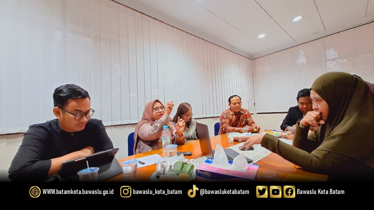 Audiensi Bawaslu Kota Batam dengan bagian hukum Pemko Batam terkait JDIH