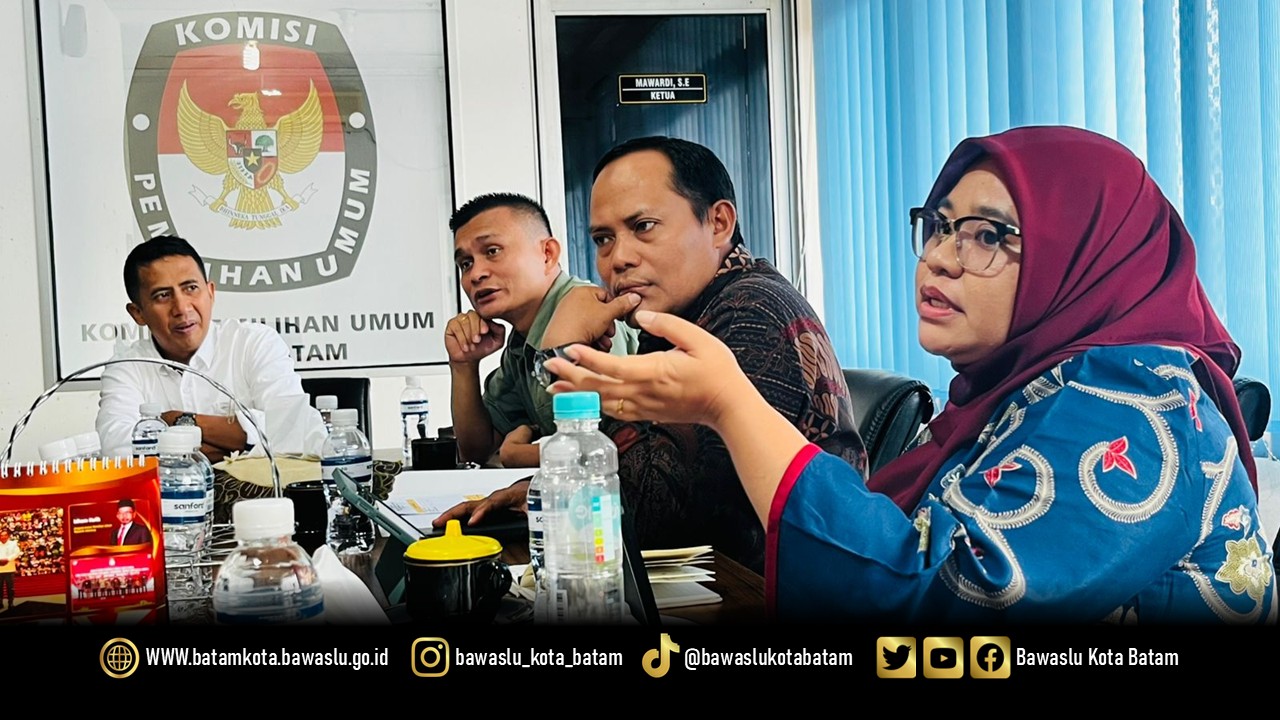 Bawaslu dan KPU Kota Batam memperkuat koordinasi untuk memastikan pemutakhiran data partai politik berjalan akurat dan transparan.