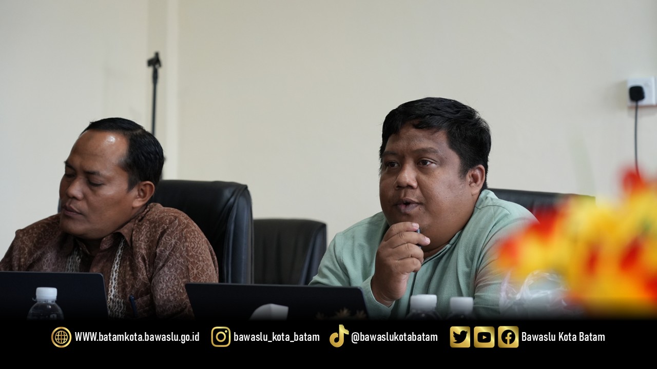 Koordinator Divisi Pencegahan, Parmas dan Humas Bawaslu Kota Batam, Zainal Abidin, menyampaikan pentingnya penguatan administrasi Form C dalam kegiatan Diskusi Asyik Bareng Bawaslu (Diserbu) Seri 4, Rabu (18/2/2026), di Kantor Bawaslu Kota Batam.