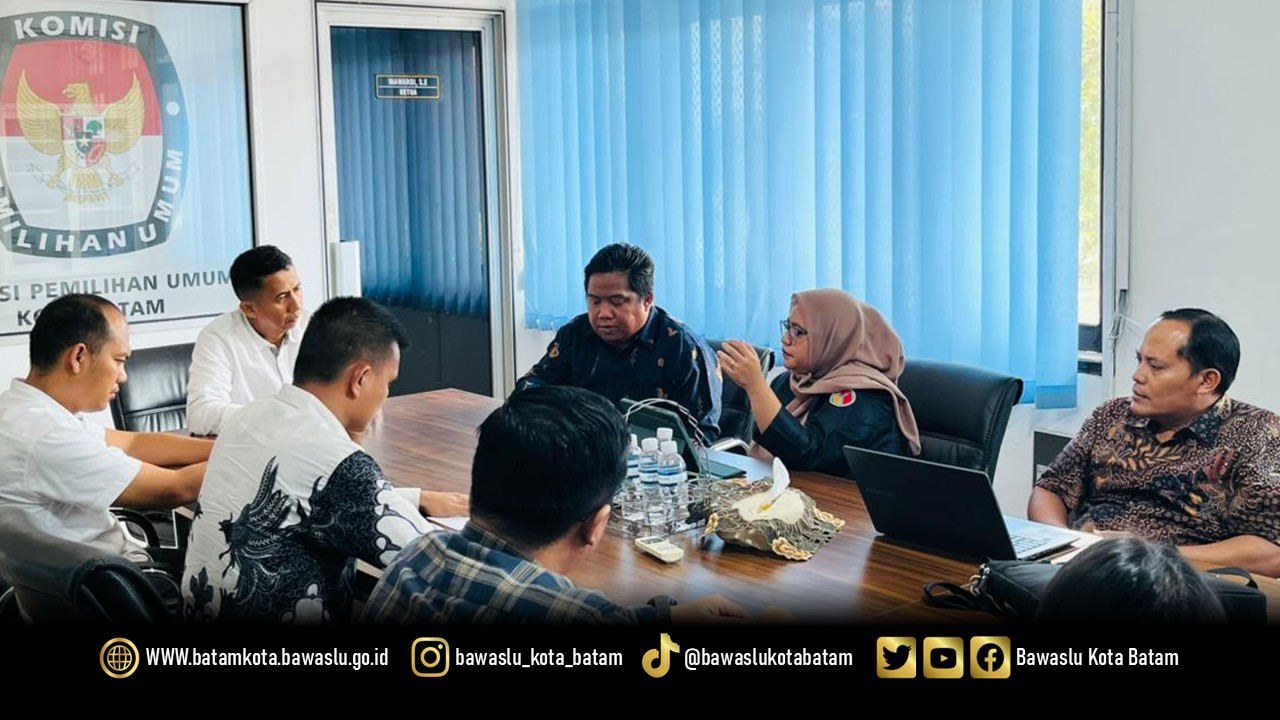 Rapat koordinasi Pemutakhiran Data Pemilih Berkelanjutan (PDPB) Triwulan I Tahun 2026 antara Bawaslu Kota Batam dan KPU Kota Batam, Senin (2/3/2026), di Kantor KPU Kota Batam.