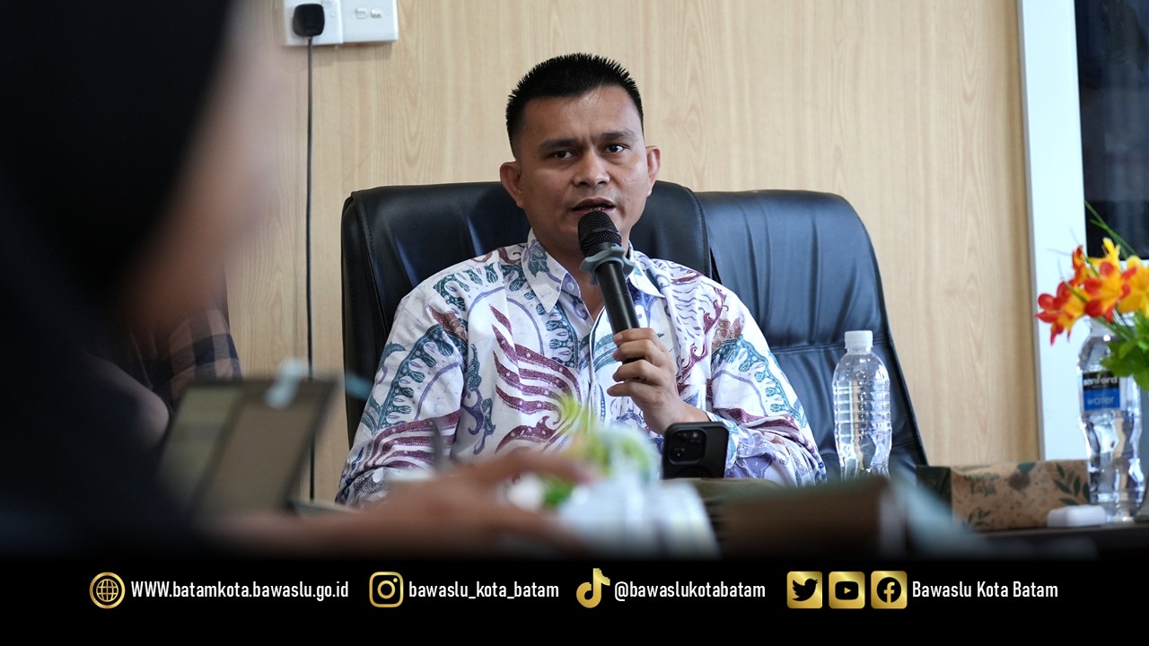Ketua Bawaslu Kota Batam, Antonius Itoloha Gaho, saat membuka kegiatan Koordinasi Penyelesaian Sengketa Proses di Kantor Bawaslu Kota Batam, Selasa (28/4/2026). Kegiatan ini bertujuan meningkatkan pemahaman jajaran Bawaslu terhadap mekanisme penyelesaian sengketa proses pemilu dan pemutakhiran data partai politik berkelanjutan.