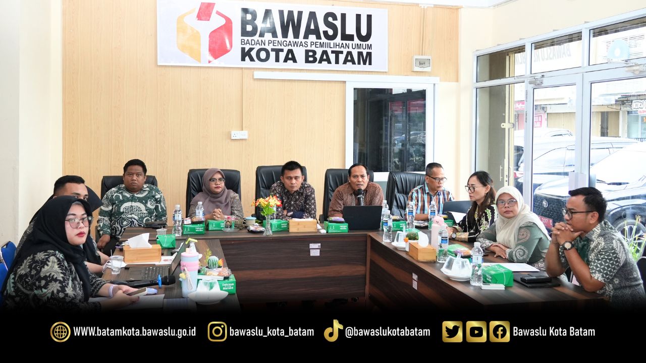 Bawaslu Kota Batam melaksanakan kegiatan Fasilitasi Pengelolaan Layanan Hukum dengan tema “Peningkatan Akses Layanan Informasi Hukum Kepemiluan melalui JDIH Bawaslu”, Kamis (21/5/2026), di ruang rapat kantor Bawaslu Kota Batam.