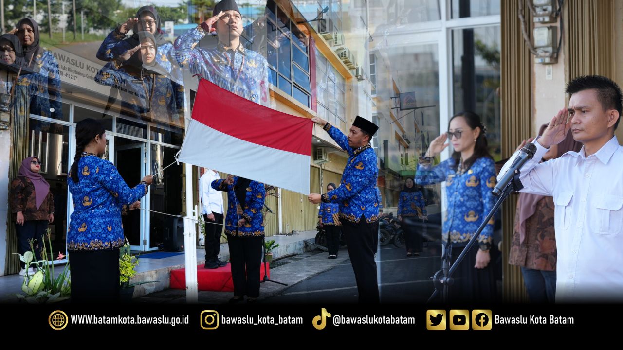 Bawaslu Kota Batam melaksanakan upacara pengibaran bendera Merah Putih dalam rangka memperingati Hari Kebangkitan Nasional ke-118, Rabu (20/5/2026), di lapangan parkir Kantor Bawaslu Kota Batam.