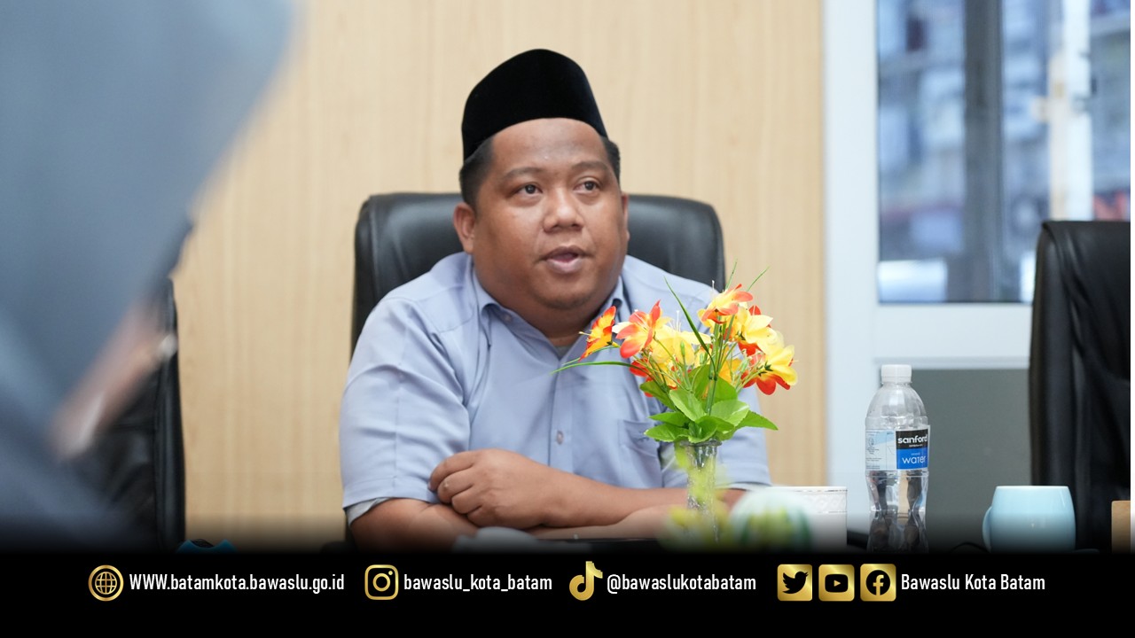 Koordinator Divisi Pencegahan, Parmas dan Humas Bawaslu Kota Batam, Zainal Abidin, menyampaikan laporan pelaksanaan kegiatan pengawasan dan kehumasan Bawaslu Kota Batam selama April 2026 pada Rakor P2H Bawaslu Kepri.