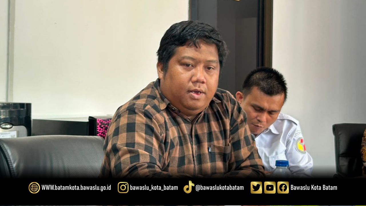 Koordinator Divisi Pencegahan, Partisipasi Masyarakat dan Hubungan Masyarakat, Zainal Abidin, menegaskan pentingnya pelaksanaan PDPB yang berpedoman pada regulasi dan dilaksanakan secara transparan serta terkoordinasi saat menghadiri Rapat Koordinasi Pemutakhiran Data Pemilih Berkelanjutan (PDPB) Triwulan II Tahun 2026 yang diselenggarakan di Kantor KPU Kota Batam, Rabu (24/6/2026).