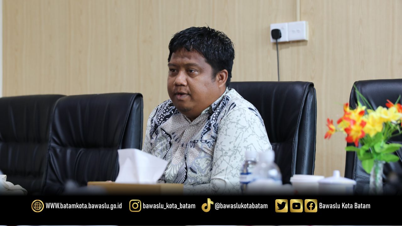 Koordinator Divisi Pencegahan, Partisipasi Masyarakat dan Hubungan Masyarakat Bawaslu Kota Batam, Zainal Abidin, mengikuti Rapat Koordinasi Divisi Pencegahan, Parmas dan Humas bersama Bawaslu Provinsi Kepulauan Riau secara daring melalui Zoom Meeting, Senin (8/6/2026).