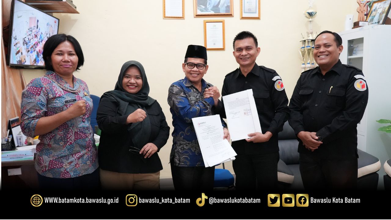 Bawaslu Batam melaksanakan penandatanganan Perjanjian Kerja Sama (PKS) dan Nota Kesepahaman (MoU) bersama SMA Negeri 28 Kota Batam dalam program Bawaslu Goes To School, Kamis (23/7/2026).