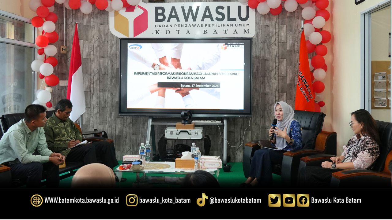 Suasana penyampaian materi oleh narasumber dari BPKP Provinsi Kepulauan Riau pada kegiatan Reformasi Birokrasi dan Zona Integritas. Kegiatan ini menjadi bagian dari komitmen Bawaslu Kota Batam dalam meningkatkan kualitas tata kelola organisasi dan pelayanan publik.