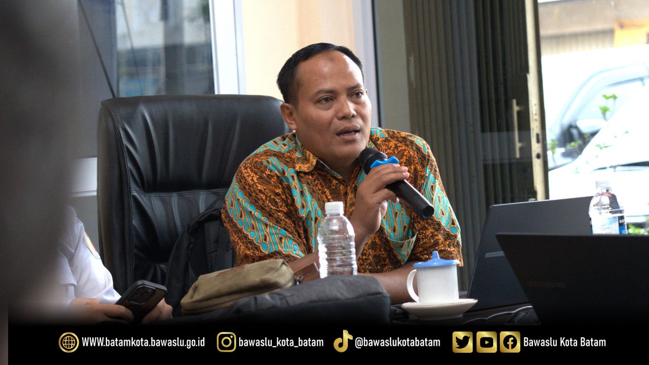 Koordinator Divisi Hukum dan Penyelesaian Sengketa Bawaslu Batam, Jazuli, saat memberikan tanggapan dalam kegiatan Diskusi Asyik Bareng Bawaslu (Diserbu) Seri ke-12, yang digelar Bawaslu Batam