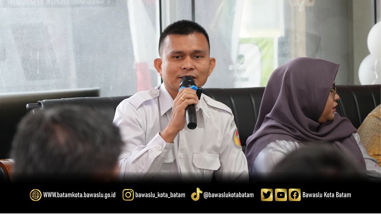 Ketua Bawaslu Kota Batam, Antonius Itoloha Gaho saat membuka kegiatan Pembinaan dan Penguatan Kelembagaan Bawaslu Kota Batam, Rabu (16/9/2026), di ruang rapat Kantor Bawaslu Kota Batam.