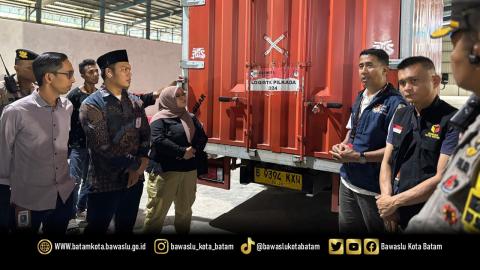 Bawaslu Kota Batam awasi pendistribusi logistik Pemilihan di Gudang KPU Kota Batam