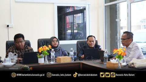 Bawaslu Kota Batam mengikuti kegiatan Literasi Pojok Pengawasan Vol. 9 yang diselenggarakan oleh Bawaslu Provinsi Jawa Tengah secara daring, dengan tema “Kerawanan dan Strategi Pengawasan di Daerah Kepulauan”, Senin (2/2/2026).
