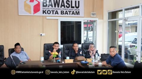 Ketua dan anggota Bawaslu Kota Batam mengikuti Rapat Koordinasi Divisi Pencegahan, Partisipasi Masyarakat, dan Hubungan Masyarakat (P2H) Bawaslu Provinsi Kepulauan Riau bersama Bawaslu Kabupaten/Kota se-Kepri dilaksanakan secara daring melalui zoom meeting, Senin (11/5/2026).