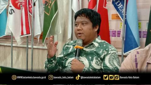 Koordinator Divisi Pencegahan, Partisipasi Masyarakat dan Hubungan Masyarakat Bawaslu Kota Batam, Zainal Abidin, menyampaikan masukan dan hasil pengawasan pada Rapat Pleno Terbuka Rekapitulasi Pemutakhiran Data Pemilih Berkelanjutan (PDPB) Triwulan II Tahun 2026 di Kantor KPU Kota Batam, Rabu (1/7/2026).