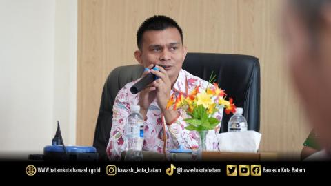 Ketua Bawaslu Batam, Antonius Itoloha Gaho, saat membuka kegiatan Penyusunan Rencana Kerja dan Anggaran Bawaslu Kota Batam Tahun Anggaran 2027, di Kantor Bawaslu Kota Batam, Rabu (19/8/2026).