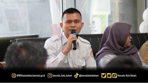 Ketua Bawaslu Kota Batam, Antonius Itoloha Gaho saat membuka kegiatan Pembinaan dan Penguatan Kelembagaan Bawaslu Kota Batam, Rabu (16/9/2026), di ruang rapat Kantor Bawaslu Kota Batam.