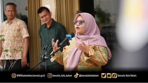 Koordinator Divisi SDM, Organisasi, dan Diklat Bawaslu Kota Batam, Ully Yushariyen Damanik, mengingatkan seluruh jajaran Bawaslu untuk menjaga kesehatan sekaligus memperkuat kualitas kerja pengawasan, Senin (5/10/2026).