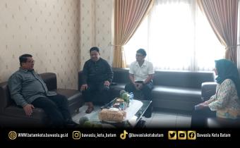 Anggo Bawaslu Kota Batam, Zainal Abidin berkoordinasi dengan kepala Kemenag Kota Batam