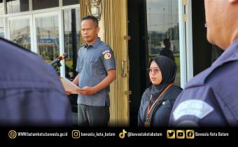 Anggota Bawaslu Kota Batam Syailendra Reza saat menjadi pembina apel