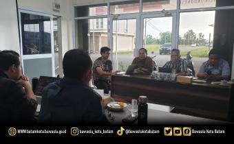 Anggota Bawaslu Kota Batam saat menerima kunjungan kerja Bawaslu RI
