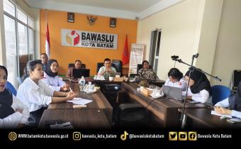 Diskusi mingguan Bawaslu Kota Batam