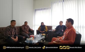 Ketua dan anggota Bawaslu Kota Batam saat berkunjung ke Kantor Cabang Dinas Pendidikan Provinsi Kepulauan Riau