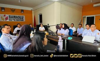 Pelaksanaan diskusi mingguan "Diserbu" seri ke-5 Bawaslu Kota Batam
