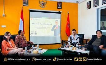 Ketua Bawaslu Kota Batam, Antonius Itoloha Gaho saat membuka kegiatan Kajian Hukum Bawaslu Kota Batam