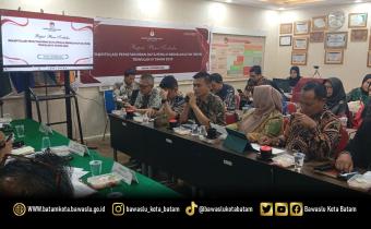 Ketua dan anggota Bawaslu Kota Batam saat melakukan pengawasan Penetapan PDPB TW III