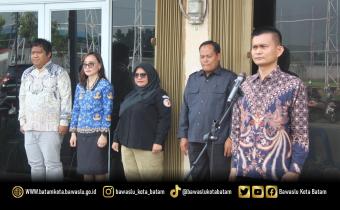 Ketua Bawaslu Kota Batam menyampaikan amanat pada upacara peringatan sumpah pemuda 