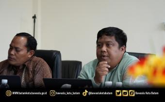 Koordinator Divisi Pencegahan, Parmas dan Humas Bawaslu Kota Batam, Zainal Abidin, menyampaikan pentingnya penguatan administrasi Form C dalam kegiatan Diskusi Asyik Bareng Bawaslu (Diserbu) Seri 4, Rabu (18/2/2026), di Kantor Bawaslu Kota Batam.