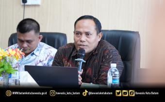 Sengketa bukan soal menang atau kalah, tetapi ruang uji tempat ketelitian, kesabaran, dan integritas dipertaruhkan. Koordinator Divisi Hukum dan Penyelesaian Sengketa Bawaslu Kota Batam, Jazuli, menyampaikan materi dalam Kegiatan Koordinasi Penyelesaian Sengketa Proses pada Selasa. (28/04/2026)