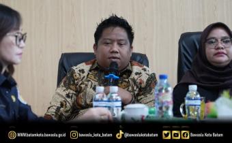 Koordinator Divisi Pencegahan, Parmas dan Humas Bawaslu Kota Batam, Zainal Abidin menegaskan pentingnya keterbukaan informasi, kolaborasi, dan pengawasan bersama dalam pelaksanaan Pemutakhiran Data Pemilih Berkelanjutan (PDPB) saat menghadiri koordinasi bersama KPU Kota Batam terkait pelaksanaan Coktas Triwulan II Tahun 2026 di Kantor Bawaslu Kota Batam, Senin (25/5/2026).