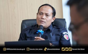 Koordinator Divisi Hukum dan Penyelesaian Sengketa Bawaslu Kota Batam, Jazuli menyampaikan pentingnya evaluasi bersama dalam pelaksanaan pencocokan dan penelitian terbatas (Coktas) pemutakhiran data pemilih berkelanjutan saat rapat koordinasi bersama KPU Kota Batam di Kantor Bawaslu Kota Batam, Senin (25/5/2026).
