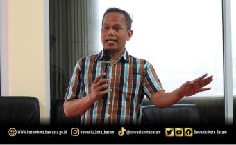 Koordinator Divisi Penanganan Pelanggaran data dan informasi Bawaslu Kota Batam, Syailendra Reza saat menyampaikan materi teknis penanganan pelanggaran pemilu kepada peserta Pendidikan Pengawas Partisipatif (P2P) Tahun 2026 di Kantor Bawaslu Kota Batam, Selasa (26/5/2026).