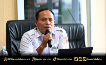 Koordinator Divisi Hukum dan Penyelesaian Sengketa Bawaslu Kota Batam, Jazuli, menyampaikan pentingnya pemahaman menyeluruh terhadap mekanisme penyelesaian sengketa proses Pemilu saat Diskusi Asyik Bareng Bawaslu (DISERBU) Seri ke-10, Rabu (8/7/2026).
