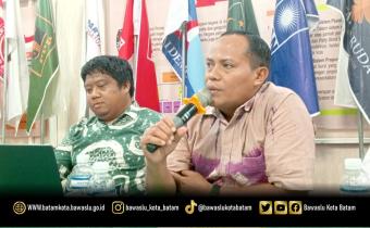 Koordinator Divisi Hukum dan Penyelesaian Sengketa Bawaslu Kota Batam, Jazuli, menyampaikan masukan dalam Rapat Rekapitulasi Pemutakhiran Data Pemilih Berkelanjutan (PDPB) Triwulan II Tahun 2026 di Kantor KPU Kota Batam, Rabu (1/7/2026).