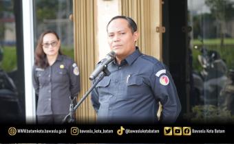 Koordinator Divisi Hukum dan Penyelesaian Sengketa Bawaslu Kota Batam, Jazuli, menyampaikan amanat pada apel pagi di lingkungan Bawaslu Kota Batam. Dalam amanatnya, ia mengajak seluruh jajaran untuk terus menjaga kesehatan, memperkuat integritas, meningkatkan kapasitas diri melalui pembelajaran, serta menanamkan nilai-nilai pengabdian dalam setiap pelaksanaan tugas.