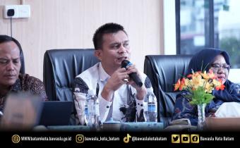 Ketua Bawaslu Batam, Antonius Itoloha Gaho, saat membuka kegiatan Pengelolaan Administrasi Keuangan Bawaslu Kota Batam: Pengelolaan Keuangan dan Indikator Kinerja Pelaksanaan Anggaran (IKPA) Tahun 2026