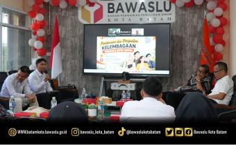 Pelaksanaan kegiatan Pembinaan dan Penguatan Kelembagaan sebagai bagian dari upaya meningkatkan kapasitas, soliditas, dan kinerja jajaran pengawas pemilu