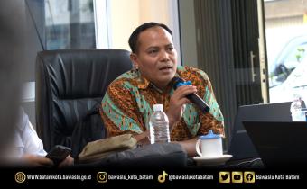 Koordinator Divisi Hukum dan Penyelesaian Sengketa Bawaslu Batam, Jazuli, saat memberikan tanggapan dalam kegiatan Diskusi Asyik Bareng Bawaslu (Diserbu) Seri ke-12, yang digelar Bawaslu Batam