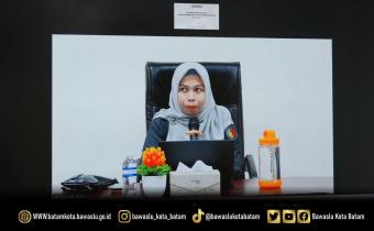Koordinator Divisi Pencegahan, Partisipasi Masyarakat, dan Hubungan Masyarakat Bawaslu Kepri, Maryamah, saat memimpin Rapat Koordinasi Persiapan Pengawasan Pleno PDPB Triwulan III bersama Bawaslu kabupaten/kota se-Kepulauan Riau secara daring