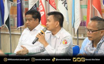 Ketua Bawaslu Batam, Antonius Itoloha Gaho saat menghadiri Rapat Pleno Terbuka Pemutakhiran Data Pemilih Berkelanjutan (PDPB) Triwulan III