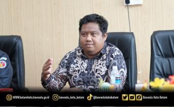 Koordinator Divisi Pencegahan, Partisipasi Masyarakat, dan Hubungan Masyarakat Bawaslu Batam, Zainal Abidin, dalam kegiatan Evaluasi Pelaksanaan Pengawasan Pemutakhiran Data Pemilih Berkelanjutan (PDPB), Senin (19/10/2026), melalui Zoom Meeting.