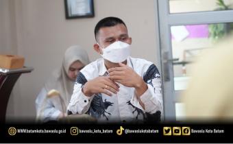 Ketua Bawaslu Kota Batam, Antonius Itoloha Gaho, mengatakan sekolah menjadi ruang strategis untuk menanamkan pemahaman kepemiluan kepada generasi muda saat menghadiri audiensi penjajakan kerja sama dengan SMA Negeri 12 Batam, Rabu (21/10/2026).
